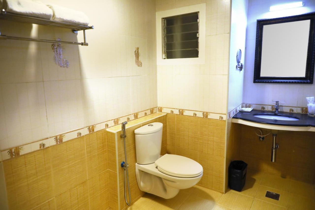 Taz Kamar Family Hotel Ченнаї Екстер'єр фото