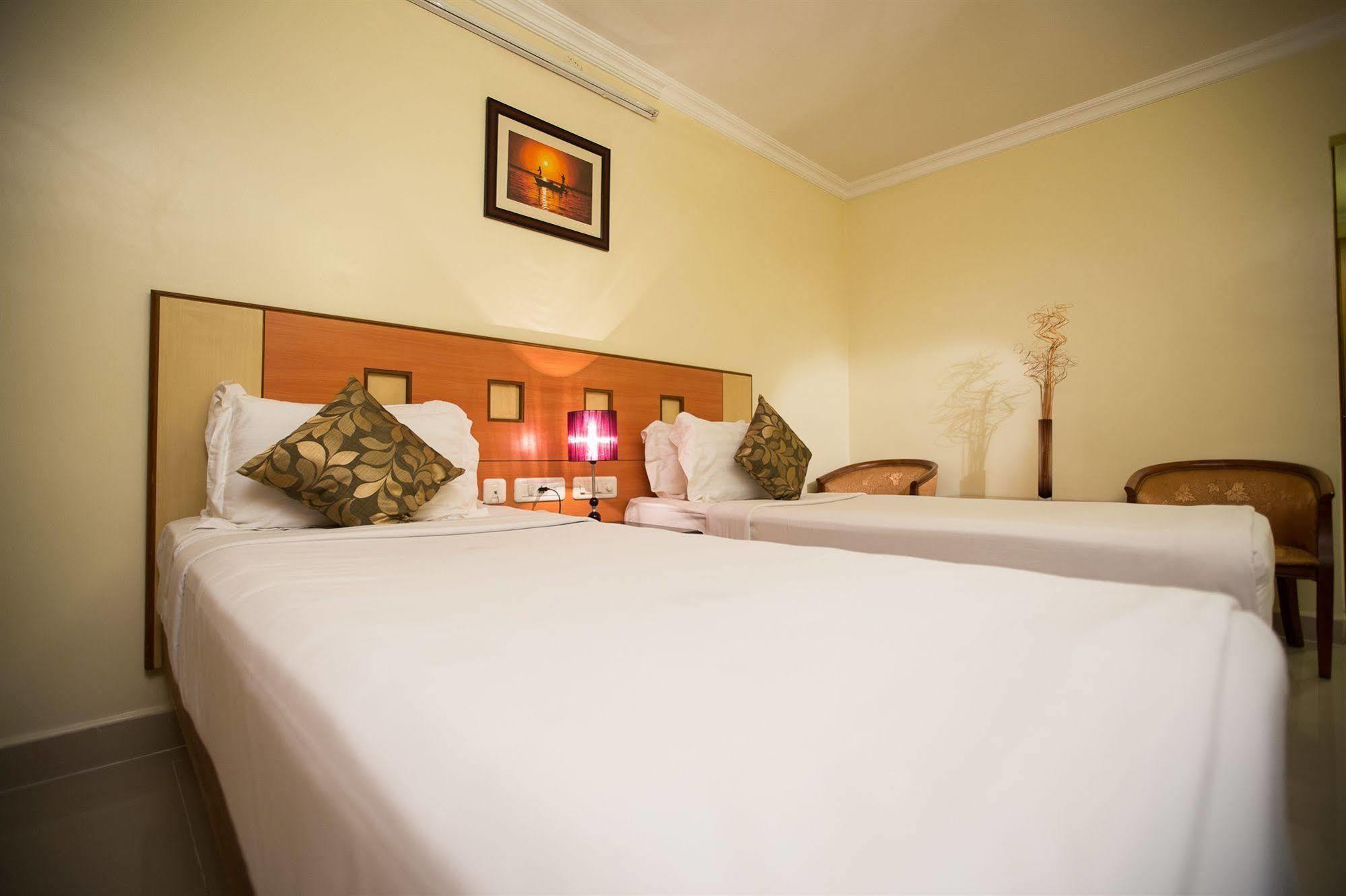 Taz Kamar Family Hotel Ченнаї Екстер'єр фото