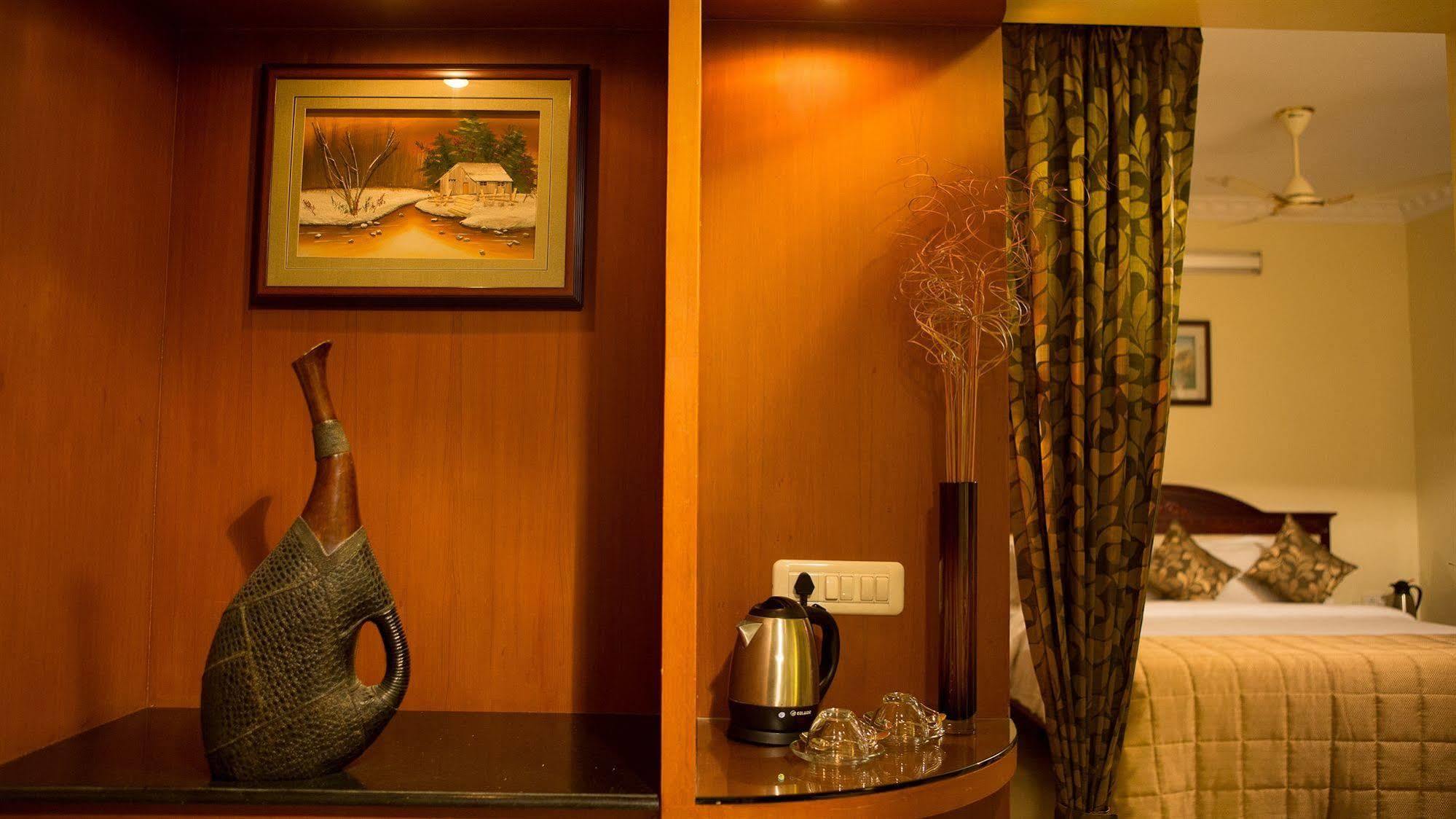 Taz Kamar Family Hotel Ченнаї Екстер'єр фото