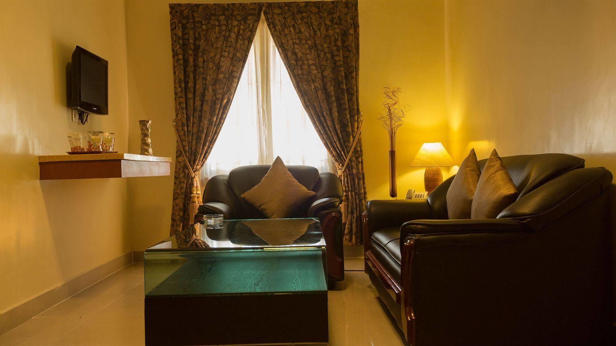 Taz Kamar Family Hotel Ченнаї Екстер'єр фото