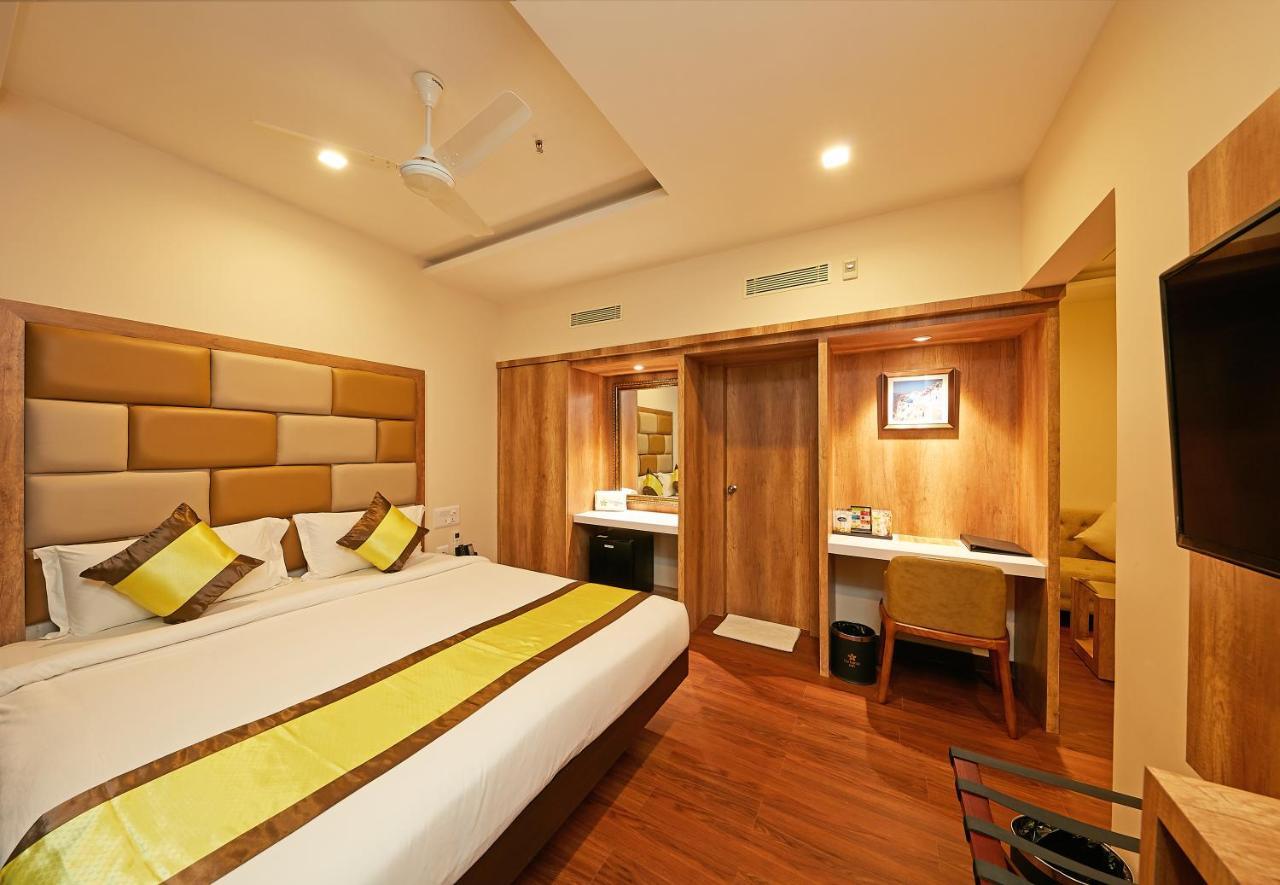 Taz Kamar Family Hotel Ченнаї Екстер'єр фото